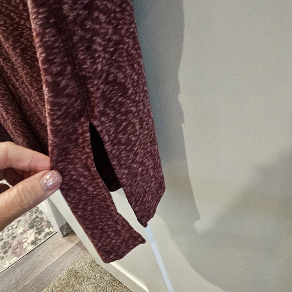 NWOT! All In Love Maroon 3 Snap Neck 3/4 Sleeve Vented Top- Medium - Picture 8 of 12